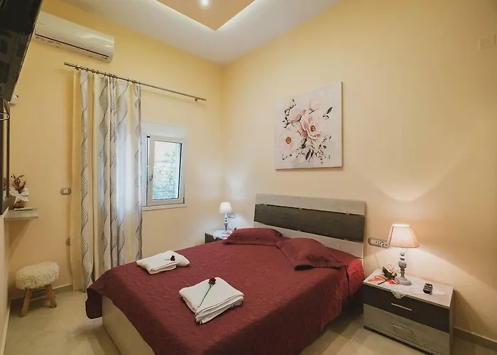 Spacious With Parking * Chania (Crete)