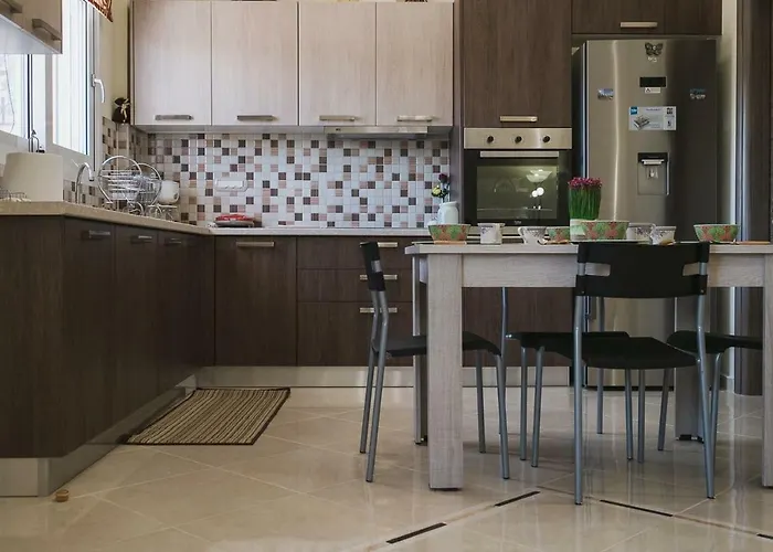 Spacious With Parking * Chania (Crete)