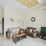 Apartment Spacious With Parking
