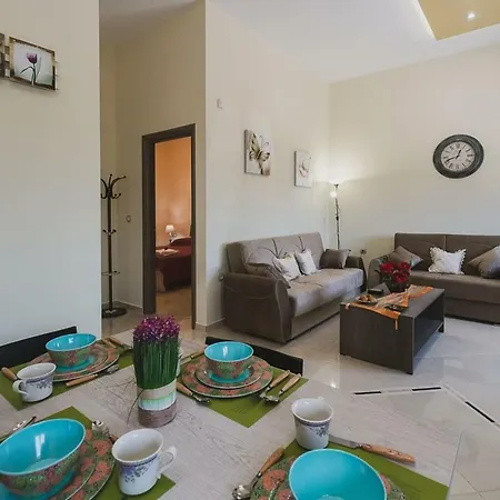 Spacious With Parking *