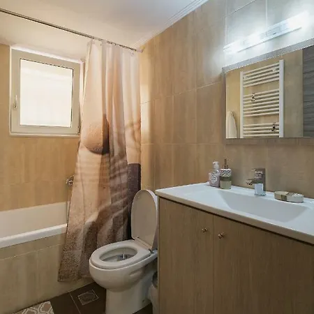 Spacious With Parking Διαμέρισμα *