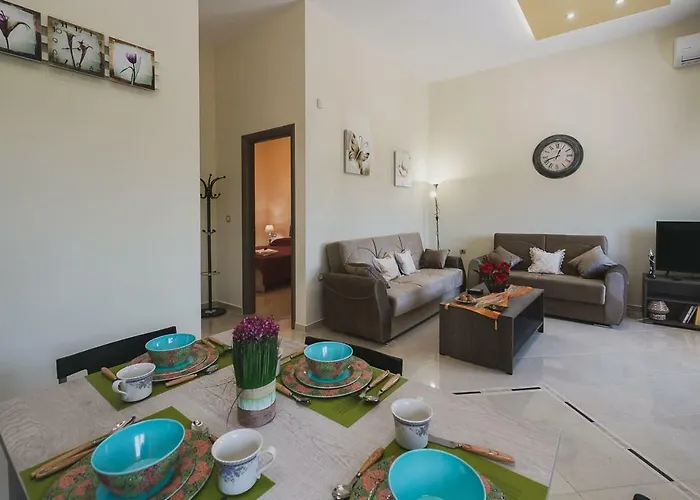 Spacious With Parking *