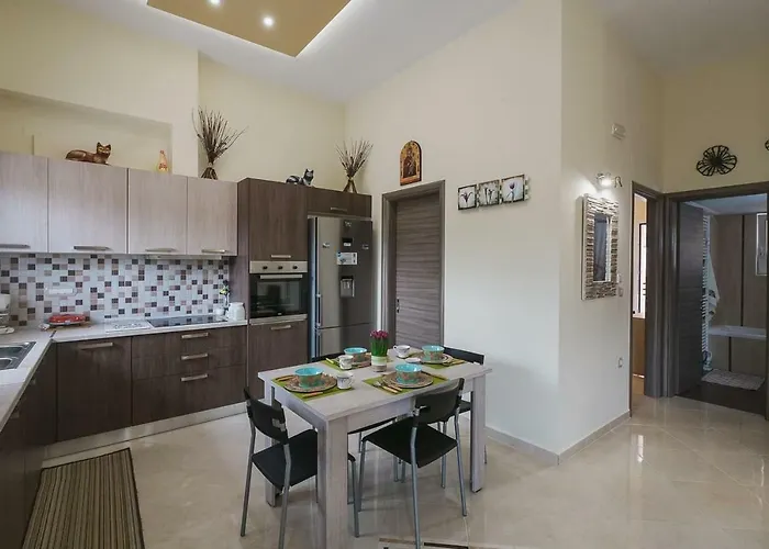 Spacious With Parking Апартаменты Ханья