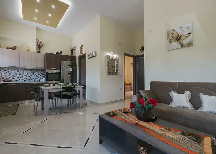 Spacious With Parking Апартаменты Ханья