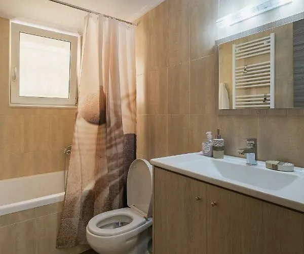 Spacious With Parking Апартаменты *