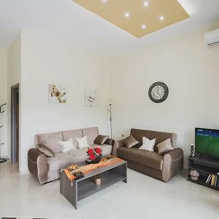 Apartment Spacious With Parking